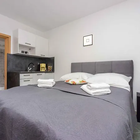 Apartament In Crikvenica 14100 *